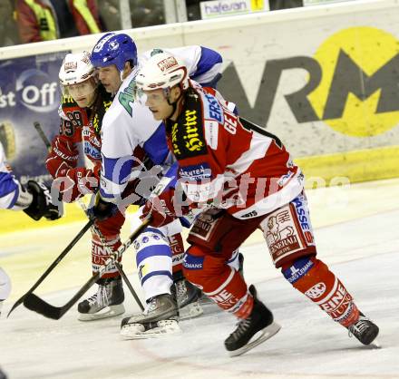 EBEL. Eishockey Bundesliga. KAC gegen KHL Medvescak Zagreb. HERBURGER Raphael, GEIER Stefan (KAC), PRPIC Joel (Zagreb). Klagenfurt, am 27.2.2011.
Foto: Kuess 

---
pressefotos, pressefotografie, kuess, qs, qspictures, sport, bild, bilder, bilddatenbank