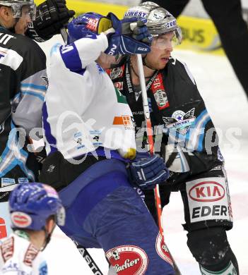 EBEL. Eishockey Bundesliga. EC  VSV gegen EHC LIWEST Linz. Mario Altmann (VSV), MCKENZIE Aaron (Linz). Villach, am 27.2.2011.
Foto: Kuess 


---
pressefotos, pressefotografie, kuess, qs, qspictures, sport, bild, bilder, bilddatenbank