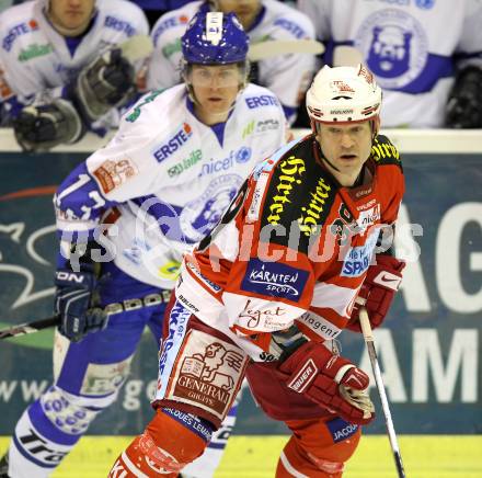 EBEL. Eishockey Bundesliga. KAC gegen KHL Medvescak Zagreb. SHANTZ Jeffery (KAC), FILEWICH Jonathan (Zagreb). Klagenfurt, am 27.2.2011.
Foto: Kuess 

---
pressefotos, pressefotografie, kuess, qs, qspictures, sport, bild, bilder, bilddatenbank