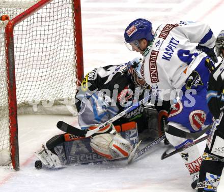 EBEL. Eishockey Bundesliga. EC  VSV gegen EHC LIWEST Linz.  Roland Kaspitz, (VSV), Alex Westlund (Linz). Villach, am 27.2.2011.
Foto: Kuess 


---
pressefotos, pressefotografie, kuess, qs, qspictures, sport, bild, bilder, bilddatenbank