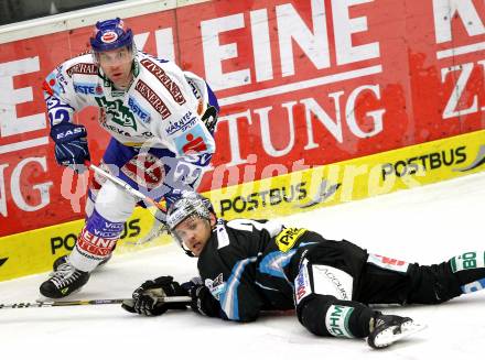 EBEL. Eishockey Bundesliga. EC  VSV gegen EHC LIWEST Linz. Greg Kuznik (VSV), PURDIE Bradley (Linz). Villach, am 27.2.2011.
Foto: Kuess 


---
pressefotos, pressefotografie, kuess, qs, qspictures, sport, bild, bilder, bilddatenbank