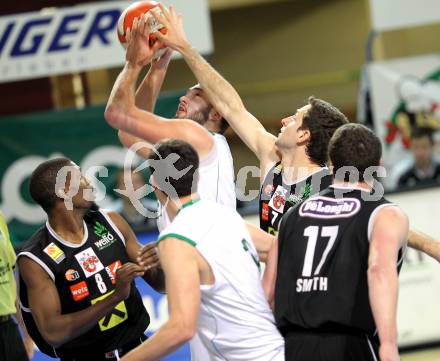 Basketball ABL 2010-11 H2. Woerthersee Piraten gegen WBC Raiffeisen Wels.  Bernhard Weber, (Piraten), Rasheed Brokenborough, Davor Lamesic (Wels). Klagenfurt, 3.3.2011
Foto:  Kuess

---
pressefotos, pressefotografie, kuess, qs, qspictures, sport, bild, bilder, bilddatenbank