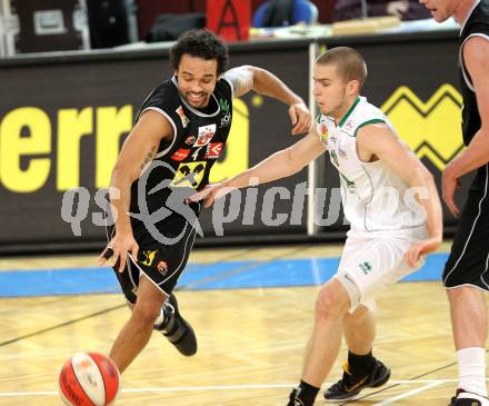 Basketball ABL 2010-11 H2. Woerthersee Piraten gegen WBC Raiffeisen Wels.  Gunther Zajic, (Piraten), Robert Holcomb-Faye (Wels). Klagenfurt, 3.3.2011
Foto:  Kuess

---
pressefotos, pressefotografie, kuess, qs, qspictures, sport, bild, bilder, bilddatenbank