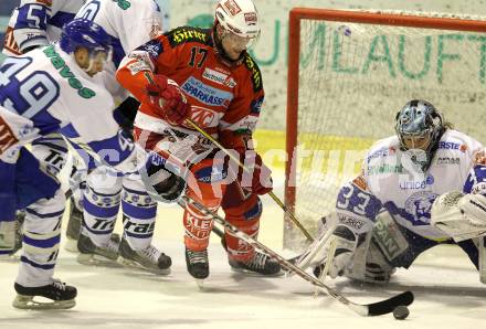 EBEL. Eishockey Bundesliga. EC KAC gegen KHL Medvescak Zagreb. Gregor Hager, Greg Day, (KAC), Robert Kristan (Zagreb). Klagenfurt, am 3.3.2011.
Foto: Kuess 

---
pressefotos, pressefotografie, kuess, qs, qspictures, sport, bild, bilder, bilddatenbank