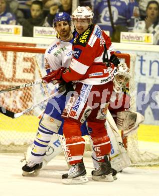 EBEL. Eishockey Bundesliga. EC KAC gegen KHL Medvescak Zagreb. David Schuller, (KAC), Greg Day (Zagreb). Klagenfurt, am 3.3.2011.
Foto: Kuess 

---
pressefotos, pressefotografie, kuess, qs, qspictures, sport, bild, bilder, bilddatenbank