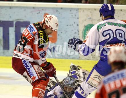 EBEL. Eishockey Bundesliga. EC KAC gegen KHL Medvescak Zagreb. Jeff Shantz, (KAC), Robert Kristan, PRPIC Joel (Zagreb). Klagenfurt, am 3.3.2011.
Foto: Kuess 

---
pressefotos, pressefotografie, kuess, qs, qspictures, sport, bild, bilder, bilddatenbank