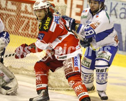 EBEL. Eishockey Bundesliga. EC KAC gegen KHL Medvescak Zagreb. Raphael Herburger (KAC), MACAULAY Kenneth (Zagreb). Klagenfurt, am 3.3.2011.
Foto: Kuess 

---
pressefotos, pressefotografie, kuess, qs, qspictures, sport, bild, bilder, bilddatenbank