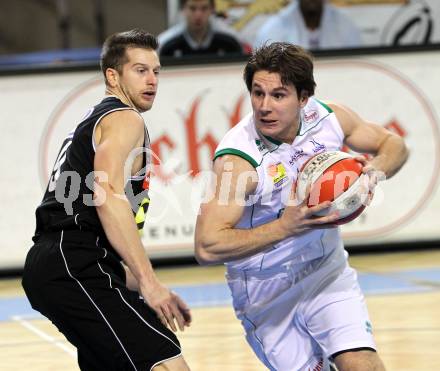 Basketball ABL 2010-11 H2. Woerthersee Piraten gegen WBC Raiffeisen Wels. Andreas Kuttnig, (Piraten), Bruce Fields (Wels) . Klagenfurt, 3.3.2011
Foto:  Kuess

---
pressefotos, pressefotografie, kuess, qs, qspictures, sport, bild, bilder, bilddatenbank