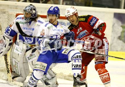 EBEL. Eishockey Bundesliga. EC KAC gegen KHL Medvescak Zagreb. Jeff Shantz, (KAC), Robert Kristan, POWERS Christopher (Zagreb). Klagenfurt, am 3.3.2011.
Foto: Kuess 

---
pressefotos, pressefotografie, kuess, qs, qspictures, sport, bild, bilder, bilddatenbank