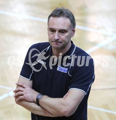 Volleyball AVL. VBL Woerthersee Loewen gegen Hypo Tirol Volleyballteam. Trainer Stefan Chrtiansky (Tirol). Klagenfurt, am 5.3.2011.
Foto: Kuess 
---
pressefotos, pressefotografie, kuess, qs, qspictures, sport, bild, bilder, bilddatenbank