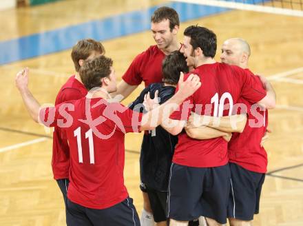 Volleyball AVL. VBL Woerthersee Loewen gegen Hypo Tirol Volleyballteam. Jubel (Loewen). Klagenfurt, am 5.3.2011.
Foto: Kuess 
---
pressefotos, pressefotografie, kuess, qs, qspictures, sport, bild, bilder, bilddatenbank