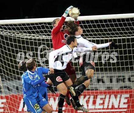 Fussball. Erste Liga. WAC/St. Andrae gegen FC Lustenau. Nenad Jovanovic, Dario Baldauf, (WAC), Dejan Stojanovic (Lustenau). Wolfsberg, 4.3.2011.
Foto: Kuess

---
pressefotos, pressefotografie, kuess, qs, qspictures, sport, bild, bilder, bilddatenbank