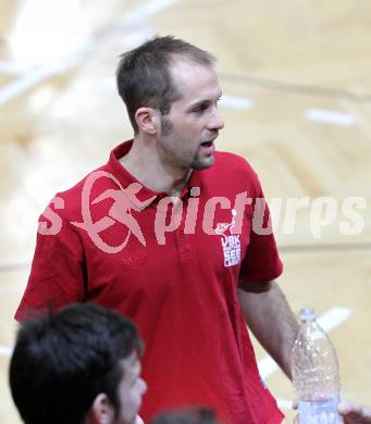 Volleyball AVL. VBL Woerthersee Loewen gegen Hypo Tirol Volleyballteam. Trainer Johann Huber (Loewen). Klagenfurt, am 5.3.2011.
Foto: Kuess 
---
pressefotos, pressefotografie, kuess, qs, qspictures, sport, bild, bilder, bilddatenbank