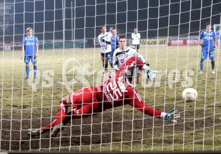 Fussball. Erste Liga. WAC/St. Andrae gegen FC Lustenau. Sandro Gotal, (WAC), Dejan Stojanovic (Lustenau). Wolfsberg, 4.3.2011.
Foto: Kuess

---
pressefotos, pressefotografie, kuess, qs, qspictures, sport, bild, bilder, bilddatenbank