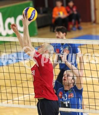 Volleyball AVL. VBL Woerthersee Loewen gegen Hypo Tirol Volleyballteam. Zjivko Kolev (Loewen), Toni Kankaanpaeae (Tirol). Klagenfurt, am 5.3.2011.
Foto: Kuess 
---
pressefotos, pressefotografie, kuess, qs, qspictures, sport, bild, bilder, bilddatenbank