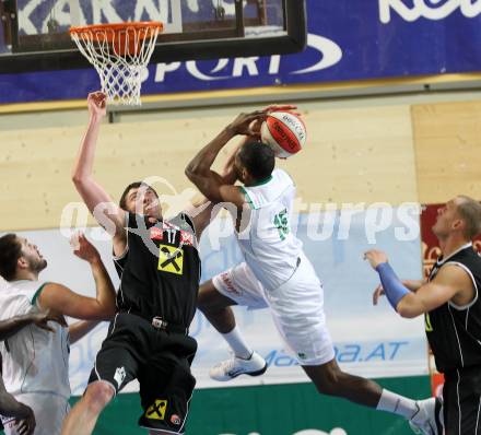 Basketball ABL 2010-11 H2. Woerthersee Piraten gegen WBC Raiffeisen Wels.  Bernhard Weber, Bilal Abdullah, (Piraten),  John David Smith (Wels)). Klagenfurt, 3.3.2011
Foto:  Kuess

---
pressefotos, pressefotografie, kuess, qs, qspictures, sport, bild, bilder, bilddatenbank