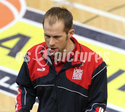 Volleyball AVL. VBL Woerthersee Loewen gegen Hypo Tirol Volleyballteam. Trainer Johann Huber (Loewen). Klagenfurt, am 5.3.2011.
Foto: Kuess 
---
pressefotos, pressefotografie, kuess, qs, qspictures, sport, bild, bilder, bilddatenbank