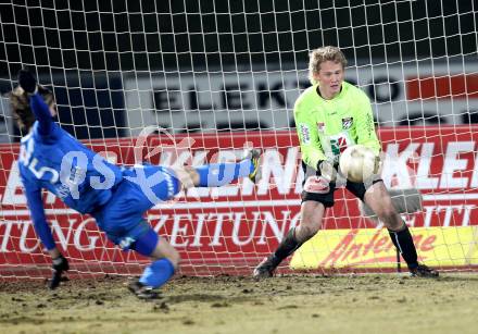 Fussball. Erste Liga. WAC/St. Andrae gegen FC Lustenau. Christian Dobnik, (WAC), Christoph Schoesswendter (Lustenau). Wolfsberg, 4.3.2011.
Foto: Kuess

---
pressefotos, pressefotografie, kuess, qs, qspictures, sport, bild, bilder, bilddatenbank