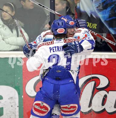 EBEL. Eishockey Bundesliga. EC  VSV gegen EHC LIWEST Linz. Torjubel Nico Toff, Nikolas Petrik  (VSV). Villach, am 8.3.2011.
Foto: Kuess 


---
pressefotos, pressefotografie, kuess, qs, qspictures, sport, bild, bilder, bilddatenbank