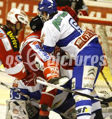 EBEL. Eishockey Bundesliga. KAC gegen KHL Medvescak Zagreb. Hager Gregor  (KAC), Robby Sandrock  (Zagreb). Klagenfurt, am 8.3.2011.
Foto: Kuess 

---
pressefotos, pressefotografie, kuess, qs, qspictures, sport, bild, bilder, bilddatenbank