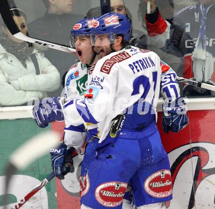 EBEL. Eishockey Bundesliga. EC  VSV gegen EHC LIWEST Linz. Torjubel Nico Toff, Nikolas Petrik  (VSV). Villach, am 8.3.2011.
Foto: Kuess 


---
pressefotos, pressefotografie, kuess, qs, qspictures, sport, bild, bilder, bilddatenbank