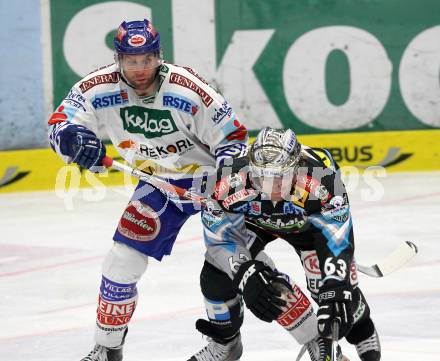 EBEL. Eishockey Bundesliga. EC  VSV gegen EHC LIWEST Linz. Greg Kuznik,  (VSV), Markus Schlacher (Linz). Villach, am 8.3.2011.
Foto: Kuess 


---
pressefotos, pressefotografie, kuess, qs, qspictures, sport, bild, bilder, bilddatenbank