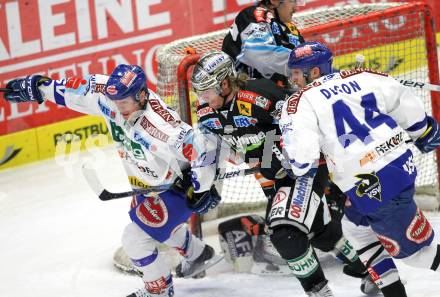 EBEL. Eishockey Bundesliga. EC  VSV gegen EHC LIWEST Linz. Roland Kaspitz, Marvin Degon,  (VSV), Markus Schlacher (Linz). Villach, am 8.3.2011.
Foto: Kuess 


---
pressefotos, pressefotografie, kuess, qs, qspictures, sport, bild, bilder, bilddatenbank