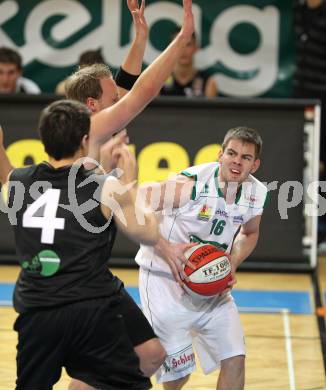 ABL. Basketbal Bundesliga. Kelag Woerthersee Piraten gegen UBC Guessing Knights. Christian Erschen (Piraten), Philipp Horvath, Christoph Astl (Guessing). Klagenfurt, am 12.3.2011.
Foto: Kuess
---
pressefotos, pressefotografie, kuess, qs, qspictures, sport, bild, bilder, bilddatenbank