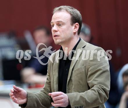 ABL. Basketbal Bundesliga. Kelag Woerthersee Piraten gegen UBC Guessing Knights. Trainer Robert Langer (Guessing). Klagenfurt, am 12.3.2011.
Foto: Kuess
---
pressefotos, pressefotografie, kuess, qs, qspictures, sport, bild, bilder, bilddatenbank