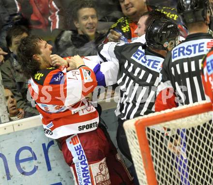 EBEL. Eishockey Bundesliga. KAC gegen VSV. Raphael Herburger, (KAC),  Tomaz Razingar (VSV. Klagenfurt, am 15.3.2011.
Foto: Kuess 

---
pressefotos, pressefotografie, kuess, qs, qspictures, sport, bild, bilder, bilddatenbank