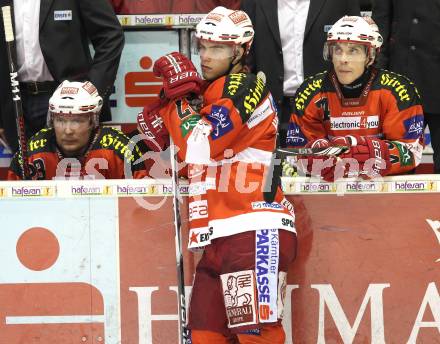 EBEL. Eishockey Bundesliga. KAC gegen VSV. Mike Siklenka, Thomas Hundertpfund, Dieter Kalt (KAC). Klagenfurt, am 15.3.2011.
Foto: Kuess 

---
pressefotos, pressefotografie, kuess, qs, qspictures, sport, bild, bilder, bilddatenbank