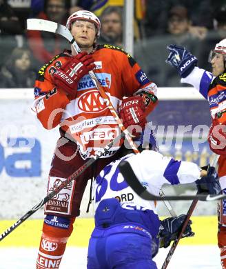 EBEL. Eishockey Bundesliga. KAC gegen VSV. Mike Siklenka, (KAC), Jonathan Ferland (VSV). Klagenfurt, am 15.3.2011.
Foto: Kuess 

---
pressefotos, pressefotografie, kuess, qs, qspictures, sport, bild, bilder, bilddatenbank