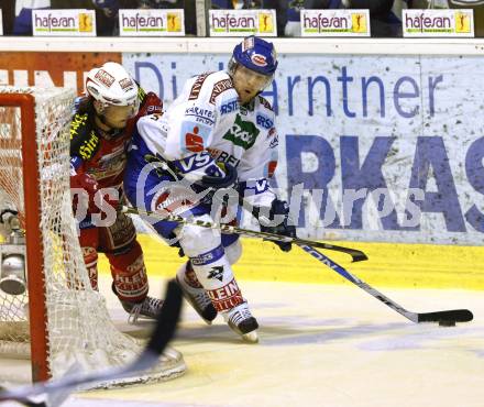 EBEL. Eishockey Bundesliga. KAC gegen VSV. Raphael Herburger, (KAC),  Roland Kaspitz (VSV). Klagenfurt, am 15.3.2011.
Foto: Kuess 

---
pressefotos, pressefotografie, kuess, qs, qspictures, sport, bild, bilder, bilddatenbank