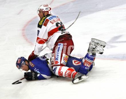 EBEL. Eishockey Bundesliga. EC  VSV gegen KAC. Michael Raffl, (VSV), Mike Siklenka  (KAC). Villach, am 17.3.2011.
Foto: Kuess 


---
pressefotos, pressefotografie, kuess, qs, qspictures, sport, bild, bilder, bilddatenbank