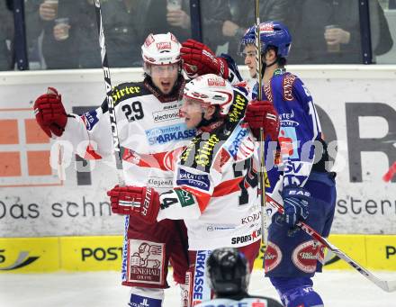 EBEL. Eishockey Bundesliga. EC  VSV gegen KAC.  Torjubel Christoph Brandner, Dieter Kalt (KAC). Villach, am 17.3.2011.
Foto: Kuess 


---
pressefotos, pressefotografie, kuess, qs, qspictures, sport, bild, bilder, bilddatenbank