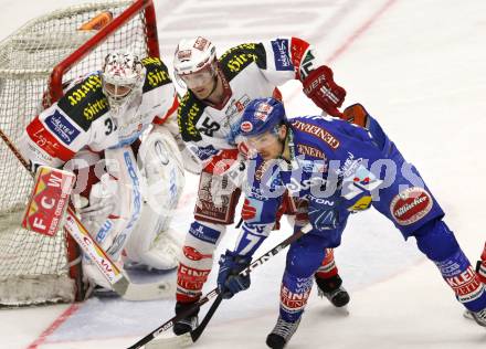 EBEL. Eishockey Bundesliga. EC  VSV gegen KAC.  Joshua Langfeld, (VSV), Andy Chiodo, Kirk Furey (KAC). Villach, am 17.3.2011.
Foto: Kuess 


---
pressefotos, pressefotografie, kuess, qs, qspictures, sport, bild, bilder, bilddatenbank