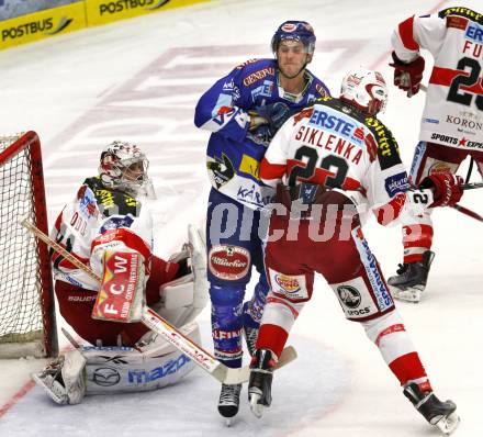 EBEL. Eishockey Bundesliga. EC  VSV gegen KAC. Mario Altmann,  (VSV), Andy Chiodo, Mike Siklenka (KAC). Villach, am 17.3.2011.
Foto: Kuess 


---
pressefotos, pressefotografie, kuess, qs, qspictures, sport, bild, bilder, bilddatenbank