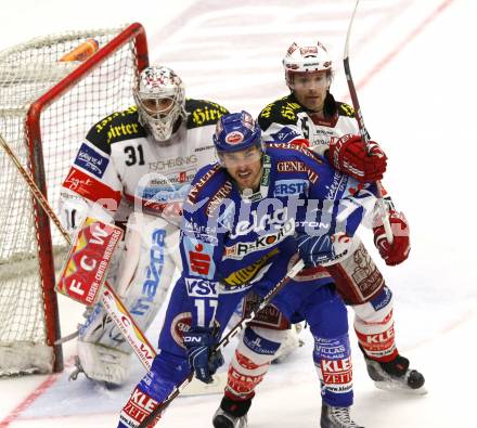 EBEL. Eishockey Bundesliga. EC  VSV gegen KAC.  Joshua Langfeld, (VSV), Andy Chiodo, Kirk Furey (KAC). Villach, am 17.3.2011.
Foto: Kuess 


---
pressefotos, pressefotografie, kuess, qs, qspictures, sport, bild, bilder, bilddatenbank