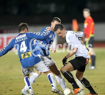 Fussball Erste Liga. WAC/St. Andrae gegen SKN St. Poelten. Sandro Gotal,  (WAC), Peter Brandl (St.Poelten). Wolfsberg, 18.3.2011
Foto: Kuess

---
pressefotos, pressefotografie, kuess, qs, qspictures, sport, bild, bilder, bilddatenbank