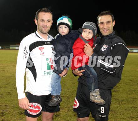 Fussball Erste Liga. WAC/St. Andrae gegen SKN St. Poelten.  Hannes Jochum und Marco Reich mit Nachwuchs (WAC). Wolfsberg, 18.3.2011
Foto: Kuess

---
pressefotos, pressefotografie, kuess, qs, qspictures, sport, bild, bilder, bilddatenbank