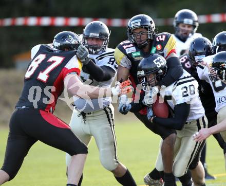 American Football. Black Lions gegen Prag. Alexander Field, Kellen Pruitt (Black Lions). Poggersdorf, am 19.3.2011.
Foto: Kuess
---
pressefotos, pressefotografie, kuess, qs, qspictures, sport, bild, bilder, bilddatenbank