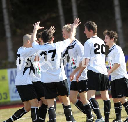 Fussball Kaerntner Liga. Voelkermarkt gegen WAC/St. Andrae Amateure 1B. Torjubel (WAC). Voelkermarkt, am 19.3.2011.
Foto: Kuess
---
pressefotos, pressefotografie, kuess, qs, qspictures, sport, bild, bilder, bilddatenbank