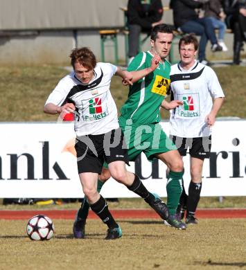 Fussball Kaerntner Liga. Voelkermarkt gegen WAC/St. Andrae Amateure 1B. Blendi Bilali (Voelkermarkt), Mathias Berchtold (WAC). Voelkermarkt, am 19.3.2011.
Foto: Kuess
---
pressefotos, pressefotografie, kuess, qs, qspictures, sport, bild, bilder, bilddatenbank