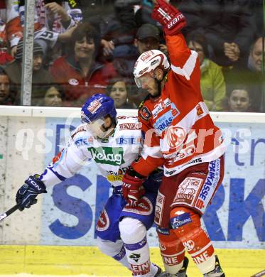 EBEL. Eishockey Bundesliga. KAC gegen VSV. Johannes Kirisits, (KAC),  Roland Kaspitz (VSV). Klagenfurt, am 20.3.2011.
Foto: Kuess 

---
pressefotos, pressefotografie, kuess, qs, qspictures, sport, bild, bilder, bilddatenbank