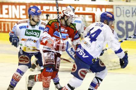 EBEL. Eishockey Bundesliga. KAC gegen VSV. Tyler Spurgeon, (KAC),  Stefan Bacher, Marvin Degon (VSV). Klagenfurt, am 20.3.2011.
Foto: Kuess 

---
pressefotos, pressefotografie, kuess, qs, qspictures, sport, bild, bilder, bilddatenbank