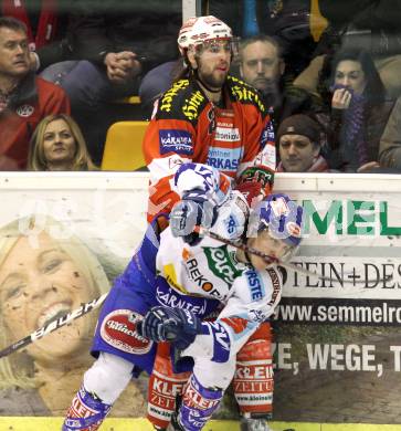 EBEL. Eishockey Bundesliga. KAC gegen VSV. Martin Schumnig, (KAC),  Nico Toff (VSV). Klagenfurt, am 20.3.2011.
Foto: Kuess 

---
pressefotos, pressefotografie, kuess, qs, qspictures, sport, bild, bilder, bilddatenbank