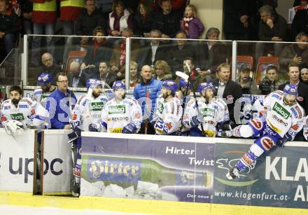 EBEL. Eishockey Bundesliga. KAC gegen VSV. Prohaska Gert, Damon Derek, Mitchell Kevin, Kuznik Greg, Ryan Matt, Petrik Niki,  Guenther Lanzinger (VSV). Klagenfurt, am 20.3.2011.
Foto: Kuess 

---
pressefotos, pressefotografie, kuess, qs, qspictures, sport, bild, bilder, bilddatenbank