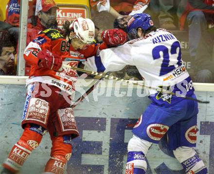 EBEL. Eishockey Bundesliga. KAC gegen VSV. Raphael Herburger,  (KAC),  Greg Kuznik (VSV). Klagenfurt, am 24.3.2011.
Foto: Kuess 

---
pressefotos, pressefotografie, kuess, qs, qspictures, sport, bild, bilder, bilddatenbank