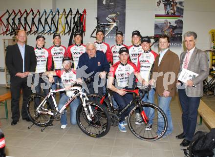 Radsport. Teampraesentation Radland Kaernten.  Christoph Resl, Hans-Werner Megymorez, Arnold Ortner, Valentin Barac, Manuel Rabensteiner, Andreas Karner, Michael Schwaiger, Martin Schoeffmann, Stefan Rucker, Liam Poole, Markus Goetz, Benedikt Steiner, Adam Homolka. Klagenfurt, am 23.3.2011.
Foto: Kuess
---
pressefotos, pressefotografie, kuess, qs, qspictures, sport, bild, bilder, bilddatenbank