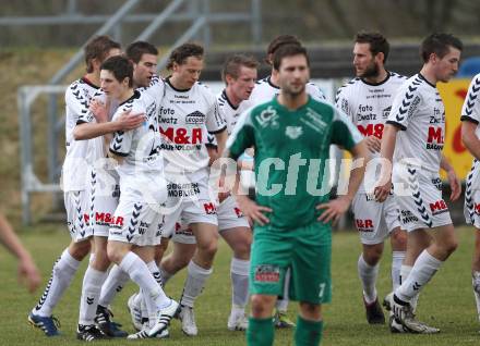 Fussball Regionalliga. Feldkirchen SV gegen DSV Leoben. Torjubel (Feldkirchen). Klagenfurt, am 26.3.2011.
Foto: Kuess
---
pressefotos, pressefotografie, kuess, qs, qspictures, sport, bild, bilder, bilddatenbank